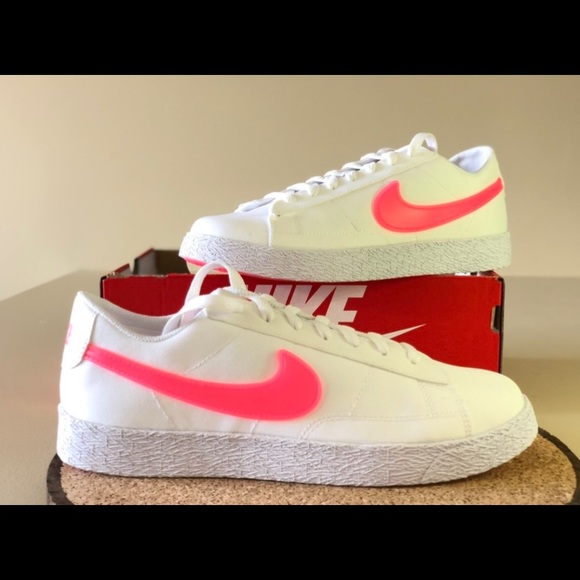 NIKE Blazer Low Pop Womens 7 (5.5Youth) - Picture 2 of 4